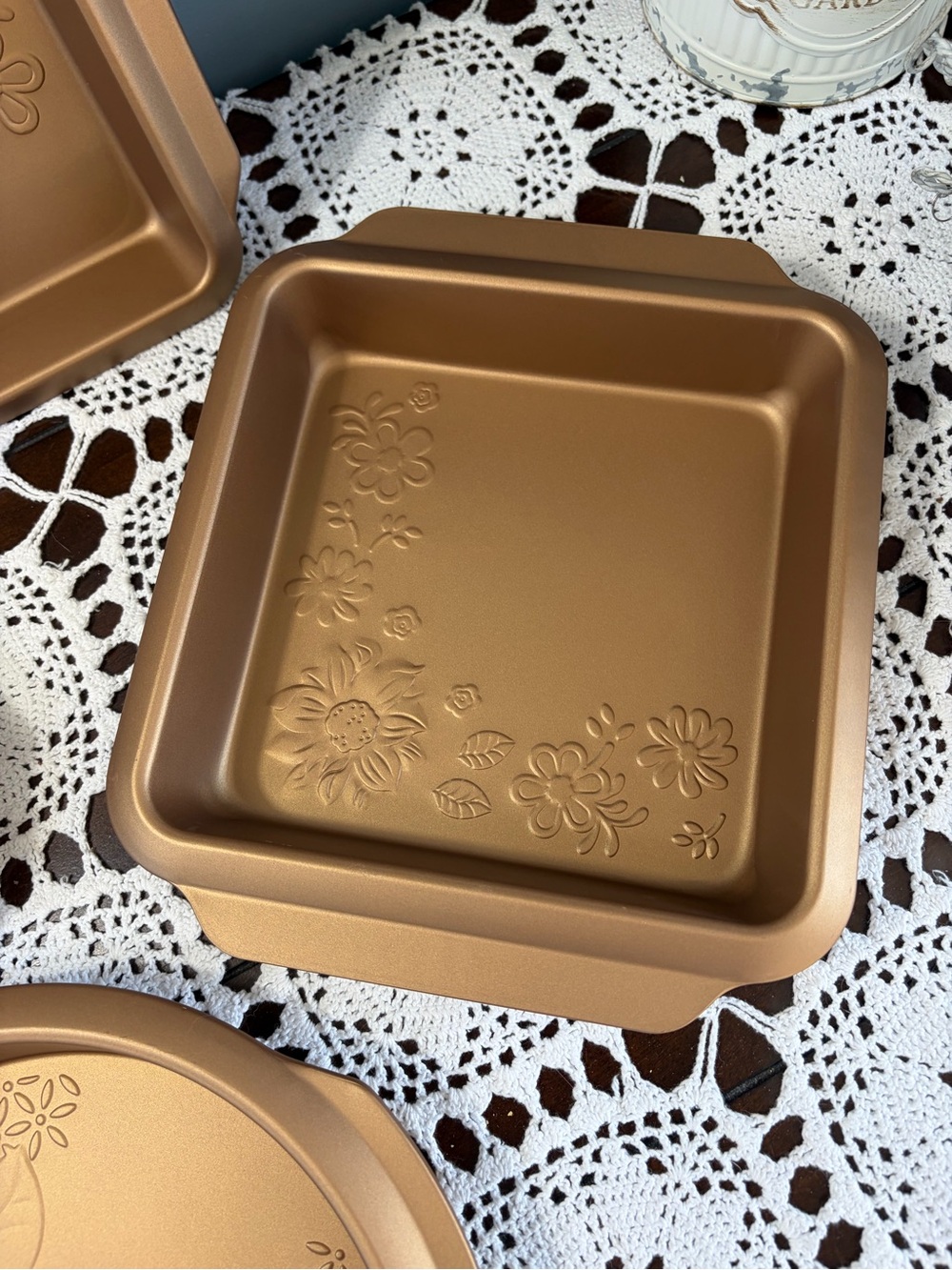 Gibson Country Kitchen Non-Stick Steel Floral Embossed 4-Piece Bakeware Set New - Picture 6 of 16